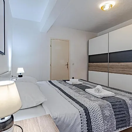 4 Bedroom Beautiful In Korcula * Zrnovo