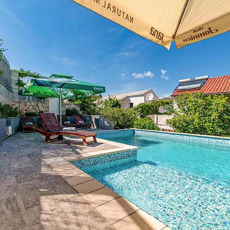4 Bedroom Beautiful In Korcula Apartment *