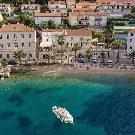 Apartman 4 Bedroom Beautiful In Korcula Zrnovo