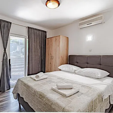 4 Bedroom Beautiful In Korcula Apartman *