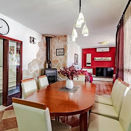 4 Bedroom Beautiful In Korcula Apartman