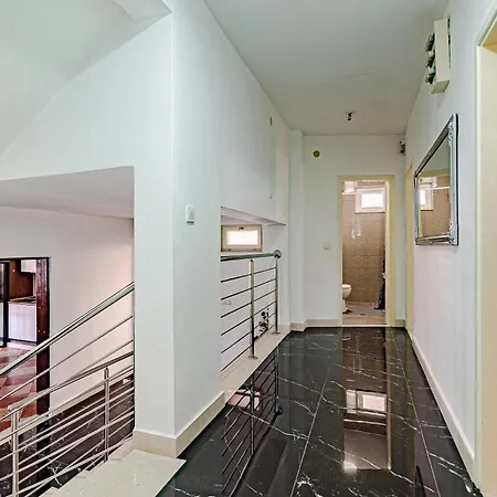 Apartman 4 Bedroom Beautiful In Korcula Zrnovo