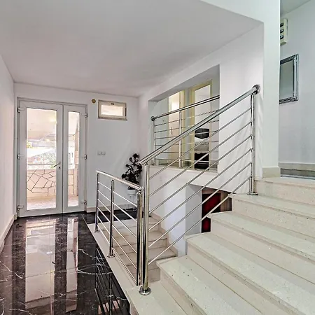 Apartman 4 Bedroom Beautiful In Korcula Zrnovo