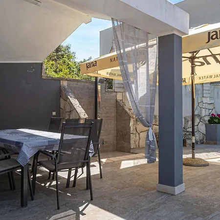 4 Bedroom Beautiful In Korcula Apartman *