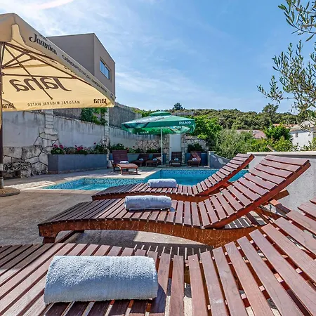 4 Bedroom Beautiful In Korcula Zrnovo