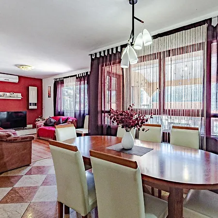 4 Bedroom Beautiful In Korcula Apartman Zrnovo